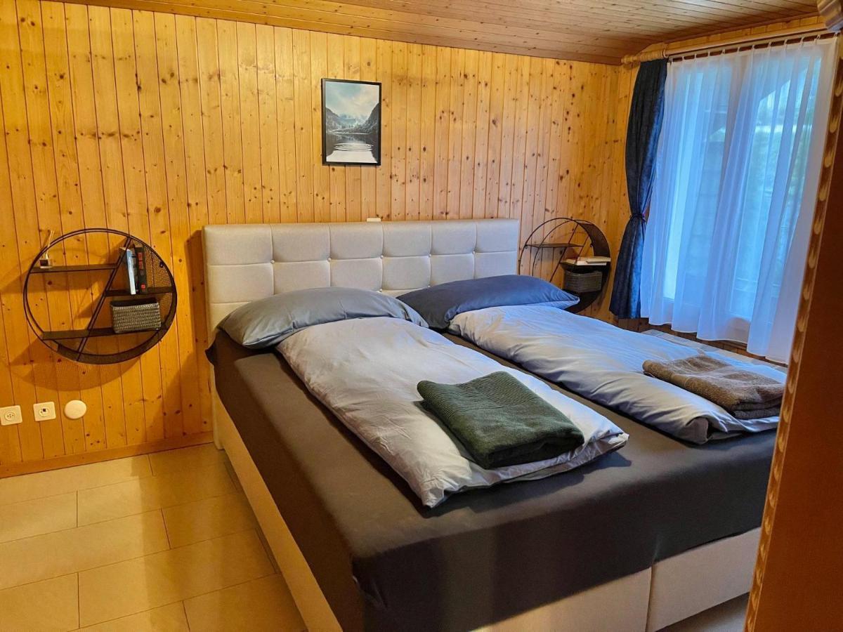 Schoene Ferienwohnung Mit Seeblick Тун Екстер'єр фото